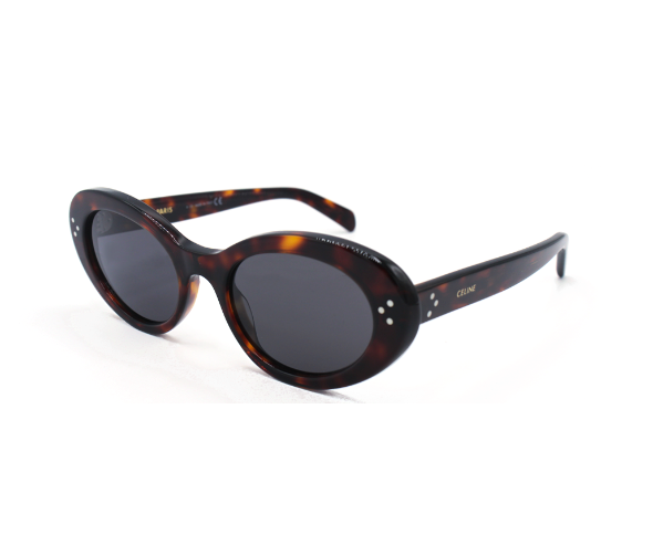 Lunettes de soleil CL40193I. de la marque Celine , modèle unisexe pour femmes, avec un design cat eye fabriquée en acetate écaille foncé disponible dans les boutiques Atelier Lou Paris