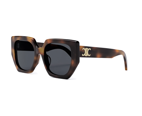 Lunettes de soleil CL40239F de la marque Celine orné du célèbre logo triomphe, monture solaire pour femmes, avec un design géométrique oversized fabriquée en acétate écaille disponible dans les boutiques Atelier Lou Paris