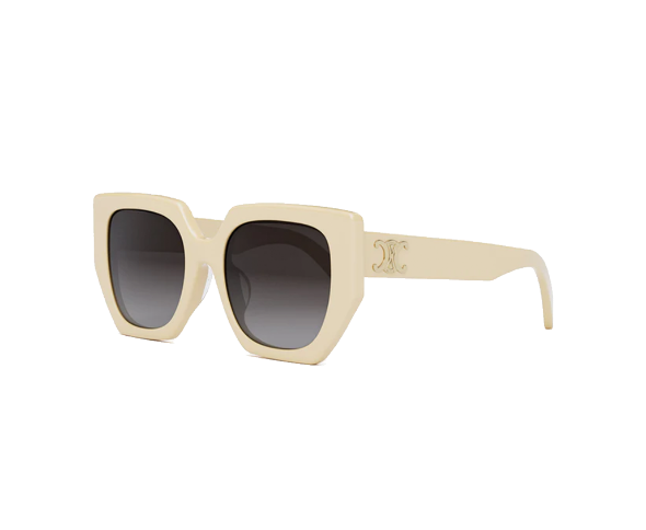 Lunettes de soleil CL40239F de la marque Celine orné du célèbre logo triomphe, monture solaire pour femmes, avec un design géométrique oversized fabriquée en acétate blanc disponible dans les boutiques Atelier Lou Paris