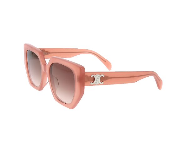 Lunettes de soleil CL40239F de la marque Celine orné du célèbre logo triomphe, monture solaire pour femmes, avec un design géométrique oversized fabriquée en acétate rose disponible dans les boutiques Atelier Lou Paris