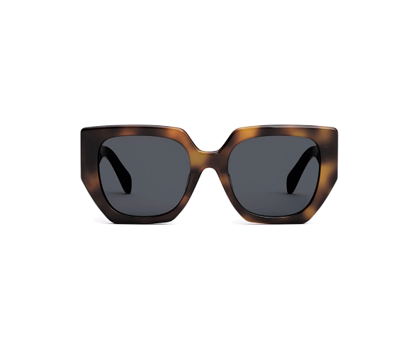 Lunettes de soleil CL40239F de la marque Celine orné du célèbre logo triomphe, monture solaire pour femmes, avec un design géométrique oversized fabriquée en acétate écaille disponible dans les boutiques Atelier Lou Paris