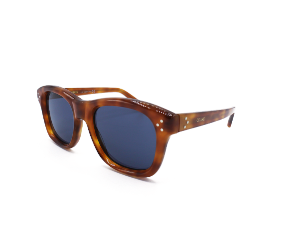 Lunettes de soleil CL40191I de la marque Celine , monture solaire mixte, modèle unisexe qui convient pour les hommes, et les femmes, avec un design carrée  fabriquée en acetate écaille clair disponible dans les boutiques Atelier Lou Paris 