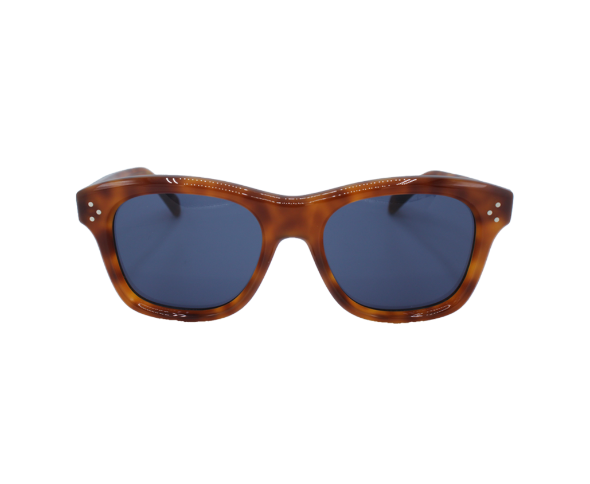 Lunettes de soleil CL40191I de la marque Celine , monture solaire mixte, modèle unisexe qui convient pour les hommes, et les femmes, avec un design carrée  fabriquée en acetate écaille clair disponible dans les boutiques Atelier Lou Paris 