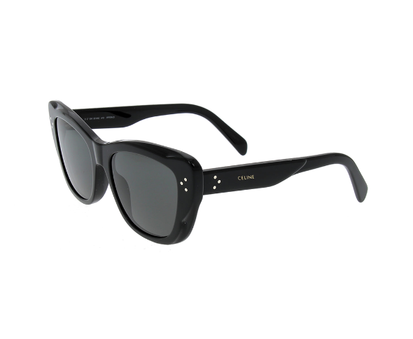 Lunettes de soleil CL40199I de la marque Celine , monture solaire pour femmes, avec un design cat eye fabriquée en acétate noir disponible dans les boutiques Atelier Lou Paris 