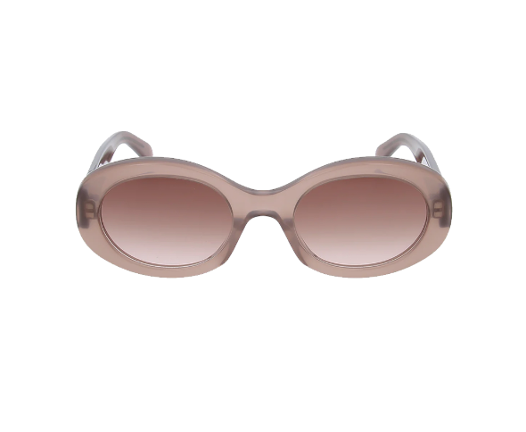 Lunettes de soleil CL40194U de la marque Celine avec le célèbre logo triomphe, modèle pour femmes, avec un design ovale fabriquée en acétate noisette disponible dans les boutiques Atelier Lou Paris 
