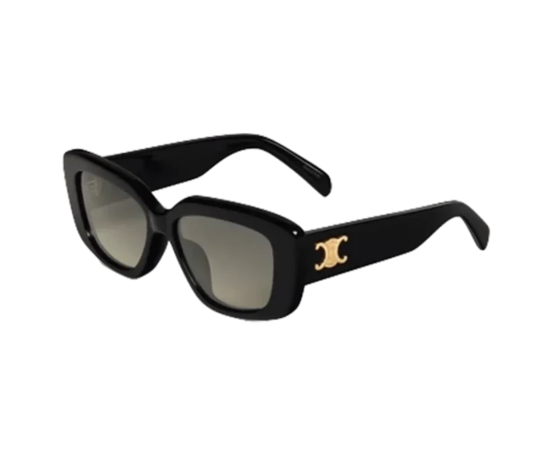 Lunettes de soleil CL40216U de la marque Celine ornée du logo Triomphe, monture solaire femmes, avec un design carrée en acétate noir disponible dans les boutiques Atelier Lou Paris 
