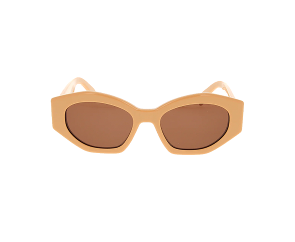 Lunettes de soleil CL40238U de la marque Celine orné du célèbre logo triomphe, monture solaire pour femmes, avec un design géométrique fabriquée en acétate beige disponible dans les boutiques Atelier Lou Paris 